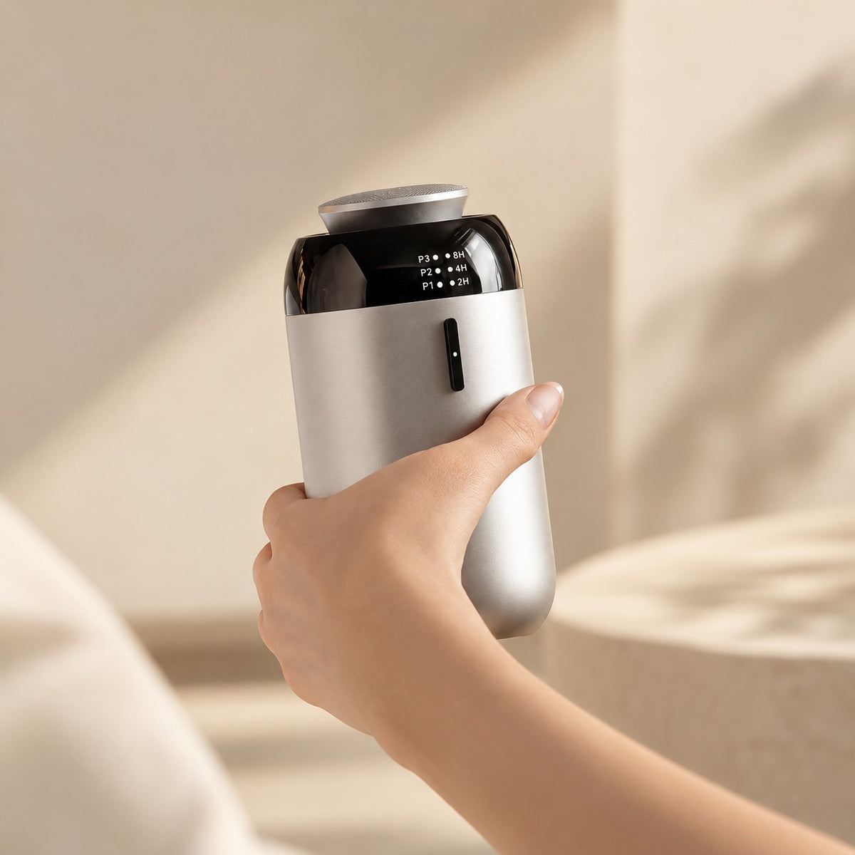 SCENTIQ MOVE Silver ținut în mână – difuzor de parfum compact
